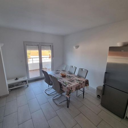 Apartman Telalovic Nečujam Exterior foto